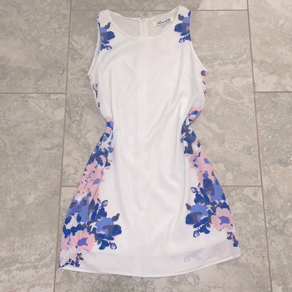 Francesca’s dress in white small